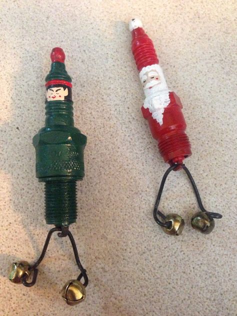 Spark plug Christmas ornaments hand painted with jingle bell feet! This DIY Christmas ornament is easy to do and fun to give as a gift. Wrap a ornament hook around the knob on top of their hats and they’re ready to hang on your tree. Recycling at its funniest! Haha! Mechanic Christmas Decorations, Hardware Ornaments Diy Christmas, Spark Plug Crafts, Upcycle Ornaments, Funny Christmas Ornaments, Primitive Candles, Funny Ornaments, 12 December, Metal Tree