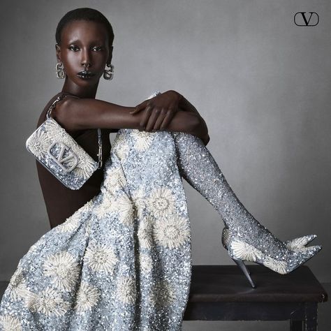 Valentino Spring/Summer 2023 Campaign (Valentino) Valentino Photoshoot, Valentino Spring Summer 2023, Valentino Campaign, Vogue Poses, Liberian Girl, Valentino Haute Couture, Vogue Covers, Flawless Beauty, Spring Summer 2023