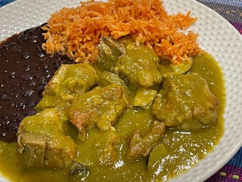 Guisado Recipe, Green Salsa, Mexican Cooking, Green Sauce, Green Tomatoes, Salsa Verde, Pork Ribs, Mexican Dishes, Stuffed Jalapeno Peppers