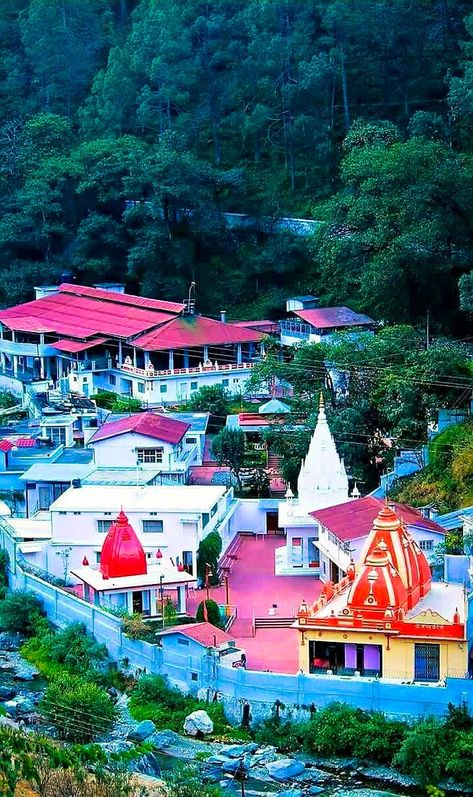 Kainchi Dham is the temple of Hanumanji.  This ashram was established in 1960 by the great saint Baba Neem Karoli Ji.  This dham is surrounded by greenery, and the river flows on the other side.  This dham is located in Nainital. 🌐 website:- www.deeraytravels.com 📧 Email:- travelsdeeray@gmail.com ☎️ Mob:- +91- 9110090003, +91-9110090005 Kainchi Dham, Iphone Wallpaper Planets, Business Books Worth Reading, Lord Durga, Spiritual Figures, Neem Karoli Baba, Gayatri Devi, Temple India, Vaishno Devi