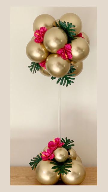 Simple Balloon Table Centerpieces, Christmas Balloon Centerpieces, Gold Decorations Party, Balloon Christmas Decorations, Christmas Balloon Decorations, Deco Ballon, Balloon Designs, Balloon Crafts, Diy Balloon Decorations