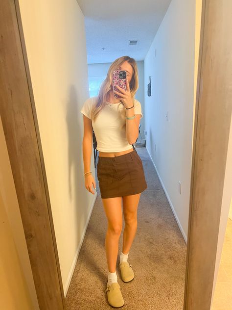 Fall outfit, Fall outfit inspo, Outfit inspo, Outfit inspiration, Mini skirt, Brown skirt, Skirt outfit, Clogs, OOTD, Cargo skirt, Clogs outfit, Cute clothes Brown Cargo Skirt Outfit, Brown Cargo Skirt, Ootd Cargo, Brown Skirt Outfit, Cargo Skirt Outfit, Spring Skirt Outfits, Clogs Outfit, Brown Skirt, Outfit Cute