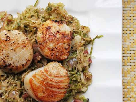 One-Pot Wonders: Seared Scallops with Pancetta and Brussels Sprouts #recipe Recipes With Pancetta, Seared Scallops, Scallop Recipes, Brussels Sprouts Recipe, Scallops Seared, Low Carb Dinner Recipes, Serious Eats, Low Carb Dinner, Brussels Sprouts