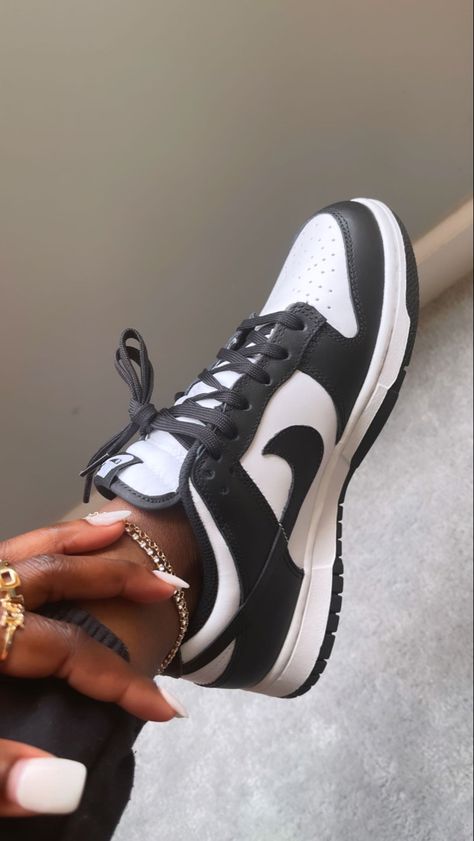 Black and white panda dunks Low Black And White Dunks, Tennis Shoes Black Women, All White Dunks Outfit, Dunks Shoes Women, Black And White Dunks Outfit Woman, Low Cement Grey Outfit, White And Black Dunks, Retro Women Outfit, Black And White Dunks Outfit