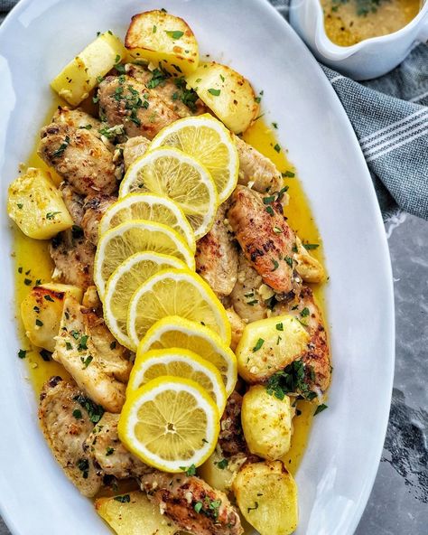 Tagrid Ahmad on Instagram: “🍋🍗 Lebanese style garlic & lemon roasted chicken & potatoes 'Djej w batata bil saniye' - just how my mum use to make it  no fancy pants…” Roasted Chicken Potatoes, Lemon Roasted Chicken, Steak In Oven, Roasted Chicken And Potatoes, Chicken Steak, Juicy Steak, Chicken Potatoes, Garlic Recipes, Lebanese Recipes