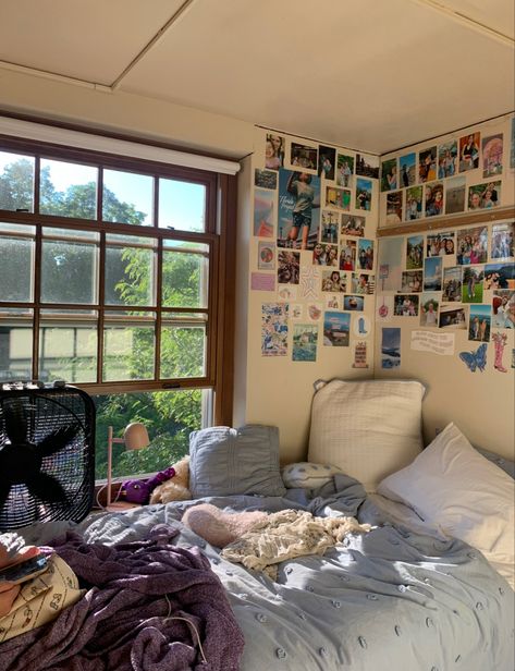 Embry Riddle Dorm, Small Liberal Arts College Aesthetic, Williams College Aesthetic, New England College Aesthetic, Boarding School Dorm Room Aesthetic, Liberal Arts College Aesthetic, Liberal Arts Aesthetic, Aesthetic College Life, Dorm Life Aesthetic