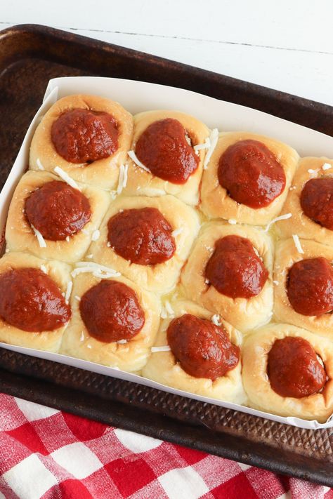 Hawian Roll Meatball Sliders, Hawaiian Roll Meatball Subs, Hawaiian Roll Meatball, Mini Meatball Subs Hawaiin Rolls, Italian Meatball Sliders, Meatball Stuffed Sliders, Hawaiian Roll Pizza Sliders, Hawaiian Meatball Sliders, Easy Meatball Sliders Hawaiian Rolls