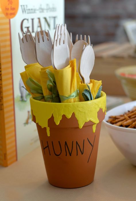 Adorable way to showcase flatware at a Winnie the Pooh party - just a terra cot pot dipped in some paint! Pooh Decor, Dream Quinceanera, Pooh Bebe, Pooh Party, Winnie The Pooh Themes, Winnie The Pooh Baby Shower, Pooh Birthday, Baby Shower Theme Decorations, Bee Baby Shower Theme