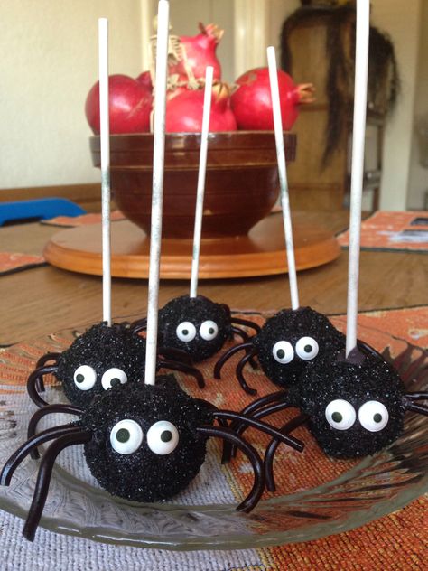 Halloween Pop Cakes, Cake Pop Designs Halloween, Cake Pop Halloween Ideas, Fall Themed Cake Pops, Halloween Cake Pops Easy, Halloween Cakepops Ideas, Spooky Cake Pops, Scary Cake Pops, Halloween Cake Pops Ideas