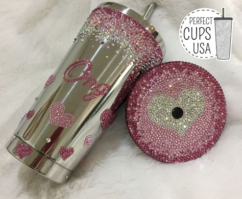 Blinged Cups, Starbucks Becher, Diy Rhinestone Crafts, Diy Mug Designs, Cup With Name, Rhinestone Cups, Rhinestone Projects, Rhinestone Crafts, Bling Crafts