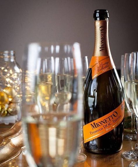 Mionetto Prosecco Cooking With Prosecco, Drink With Prosecco, Prosecco Bottle, Ruffino Prosecco, Types Of Champagne, Mionetto Prosecco, Mimosa Drink, Sweet Champagne, Best Champagne