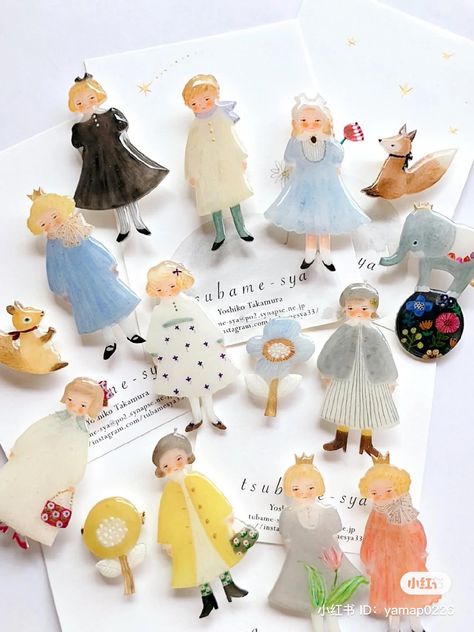 Diy Shrink Plastic Jewelry, Shrinky Dink Crafts, Shrink Plastic Jewelry, Diy Crafts Love, Shrink Art, Mini Doll House, Art Dolls Cloth, Plastic Art, Creative Arts And Crafts