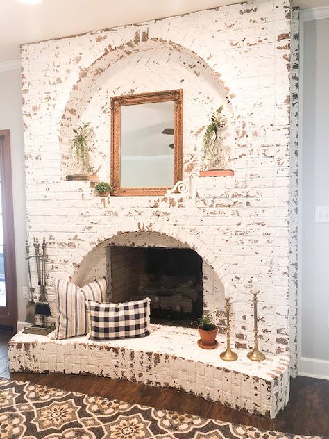 Reka Bentuk Ruang Tamu, Chimney Decor, Minimalist Living Room Decor, Brick Fireplace Makeover, White Wash Brick, Brick Chimney, Farmhouse Fireplace, Fireplace Remodel, Diy Fireplace