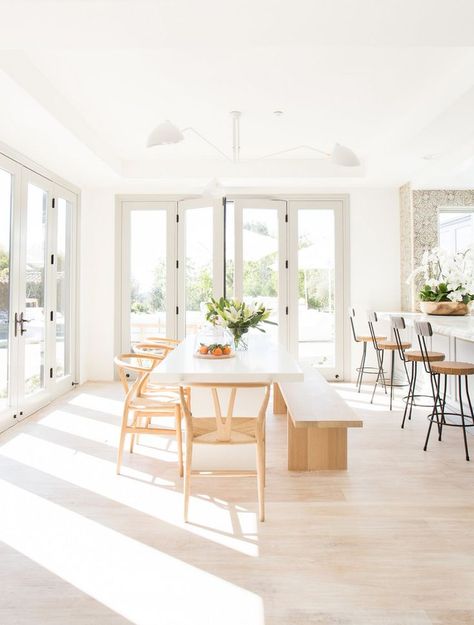 Minimalist Malibu Home Tour | lark & linen #hometour #diningroom Malibu Home, Decor Ikea, Kitchen And Dining Room, Kitchens And Bedrooms, Gorgeous Kitchens, Interior Modern, Dining Room Inspiration, Indoor Outdoor Living, Open Kitchen