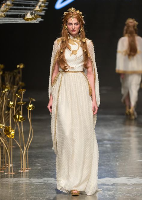 Greek Goddess Outfit, Ancient Greece Fashion, Greece Dress, Gown Aesthetic, Greek Goddess Dress, Greek Dress, Goddess Fashion, Greece Outfit, Greece Fashion