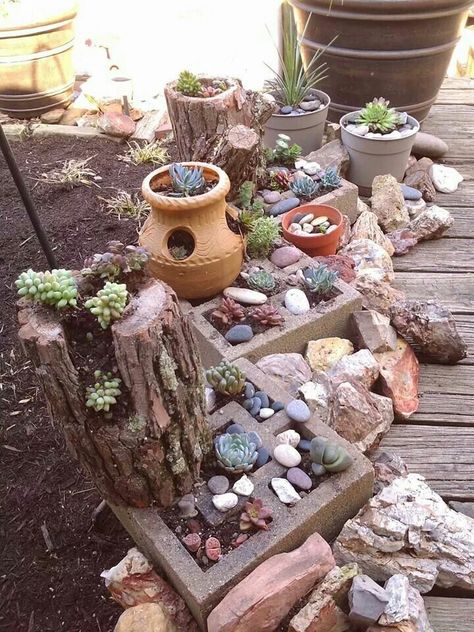 DIY Succulent Garden done with Cinder Blocks // L.O.V.E this Idea! Diy Succulent Garden, Outdoor Island, Cinder Blocks, Succulent Garden Diy, Concrete Block, Beautiful Yards, Succulent Gardening, Outdoor Stuff, Garden Oasis