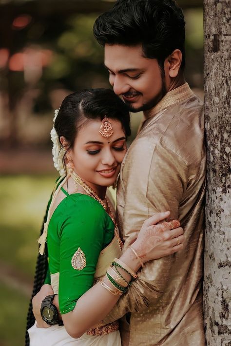 Best Background Images For Editing, Funny Couple Poses, Wedding Couple Pictures, Poses Couple, Indian Wedding Couple Photography, Wedding Photoshoot Poses, Funny Couple, Cute Couples Photography, Wedding Couple Poses Photography