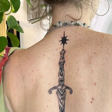 Fae on Instagram: "sick ass spine dagger  #pdxtattoo #pdx #portlandtattoo #portlandtattooartist #tattoo #tattoos #flashtattoo #blackwork #blackworktattoo #blkttt #pnwtattoo #pnwtattooartist #pnw #portlandartscene #portland #portlandoregon #qttr #ttt" Stalking Jack The Ripper Tattoo, American Traditional Spine Tattoo, Dagger Back Tattoo, Dagger Spine Tattoo, Dagger Tattoo Traditional, Archery Tattoo, Pnw Tattoo, Portland Tattoo, Dagger Tattoo