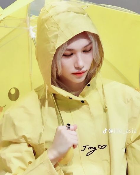 Oppa🐥 #felix #straykids #skz #stay #yongbok #aussie #australia #korean #love #kpop #kpopedit #aesthetic #yellow #cute #🐥❤️ Beautiful Freckles, Lose My Breath, Skz Stay, Baby Chickens, Sound Wave, Stunning Eyes, Kids Poster, Felix Stray Kids, Kids Videos