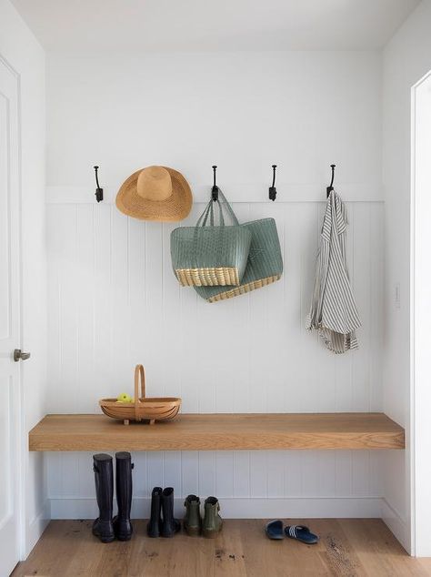 Simple, rustic with a farmhouse touch, this cottage mudroom is completed with an oak block floating bench on a white vertical shiplap wall under oil rubbed bronze hooks. Entry Way Modern Farmhouse Ideas, Scandi Entryway, Cottage Mudroom, Scandi Hallway, Cottage Laundry Room, Entry Nook, Vstupná Hala, Farmhouse Mudroom, House Flip