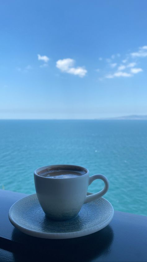 Foto Caffe Aesthetic, Coffee Aesthetic Blue, Blue Coffee Aesthetic, Coffee And Beach, Morning Coffee Aesthetic, Sunrise Coffee, Seaside Cafe, Aesthetic Sea, Graphic Design Brochure