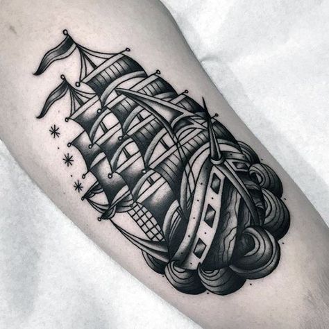 Tattoos Arm Mann, Traditional Ship Tattoo, Abdomen Tattoo, Tattoo Bras Homme, Boat Tattoo, Bauch Tattoos, Tattoo Trend, Traditional Tattoo Sleeve, Nautical Tattoo