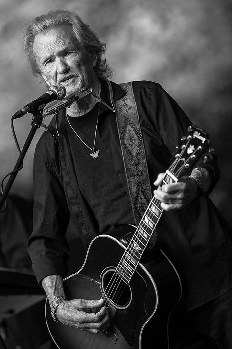 Kris Kristofferson, Legendary Singers, Country Rock, Southern Rock, Country Music Singers, Music Legends, Dreamy Wedding, Country Singers, Bob Dylan