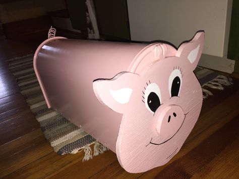 Pig Mailbox Diy, Mailbox Diy, Mailbox Decorations, Big Pigs, Pig Stuff, Pig Crafts, Mailbox Decor, Honey Do List, Outdoor Sculpture