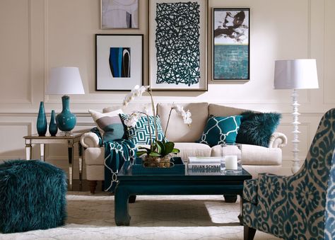 TEAL LIVING ROOM IDEAS – Is it green? Or blue? Or both? Teal is a beautiful combination of green and blue that results in darkish green and blue hues.... Teal Living Room, Turquoise Living Room Decor, Turquoise Room, Living Room Turquoise, Teal Living Rooms, Furnitur Ruang Keluarga, Blue Living Room Decor, Living Room Accessories, Trendy Living Rooms