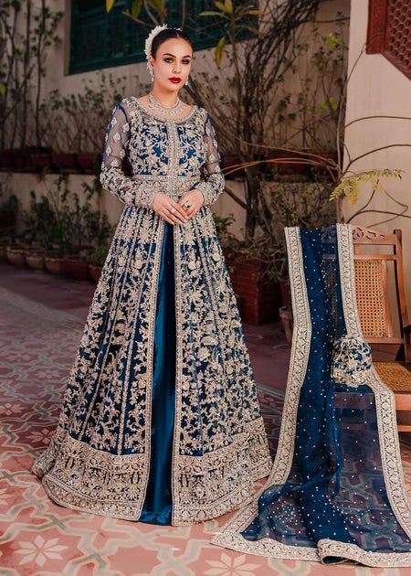 Sabeen - Laam Lehenga Velvet, Velvet Dupatta, Velvet Lehenga, Lehenga Dupatta, Raw Silk Lehenga, Maxi Skirts, Lehenga, Turning, Embellishments