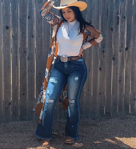 Flowy Cowgirl Dress, Plus Size Baile Outfits, Latina Cowgirl Outfits Plus Size, Cowgirl Outfits Plus Size, Bailes Outfits, Ranchera Outfits Mexican, Rodeo Wife, Vaquera Outfit Mexican, Ranchera Outfits