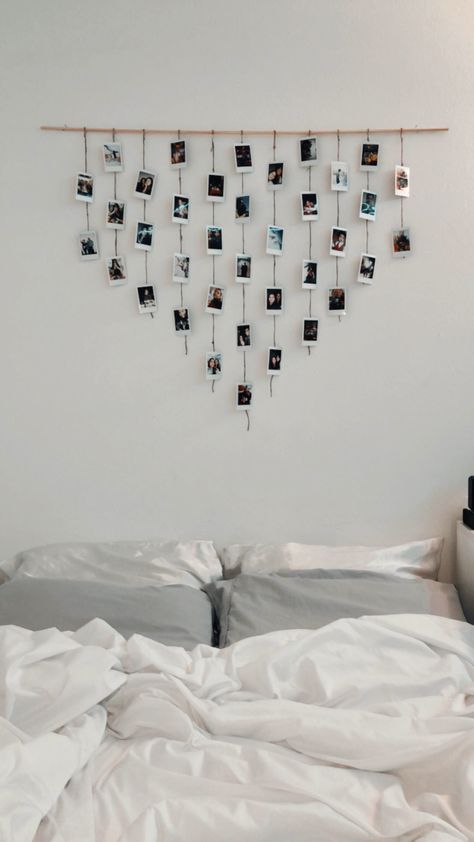 Wall Decor Bedroom Polaroid, Sticking Photos On Wall Ideas, Photos On Ceiling, Polaroid Wall Hanging, Cute Ways To Hang Up Pictures In Room, Hanging Pictures On The Wall With String, Ways To Hang Up Pictures In Bedroom, String Picture Wall Ideas, Cute Ways To Hang Pictures Bedrooms