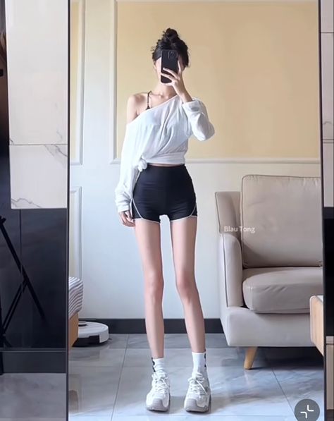 B0nes Inspired, 40 Kg Aesthetic, Asian Body Shape Aesthetic, 70kg Body Shape, Slim Hour Glass Body Shape Aesthetic, Slim Body Outfits, Korean Girl Body, Slim Body Reference, Short Legs Long Torso