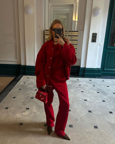 Red Monochromatic Outfit, Monochromatic Outfit, Red Outfit, Mode Vintage, Feminine Style, Autumn Winter Fashion, Fashion Blog, Winter Outfits, Winter Fashion