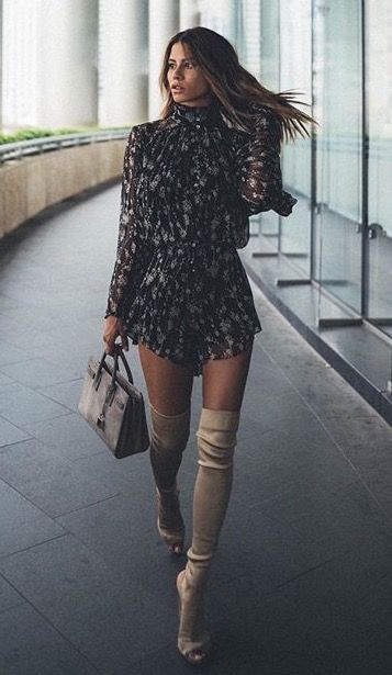 Outfit Botas, Summer Trends Outfits, Moda Chic, Red Dress Maxi, Trendy Summer Outfits, Fashion Blogger Style, Street Outfit, Floral Romper, Winter Fashion Outfits