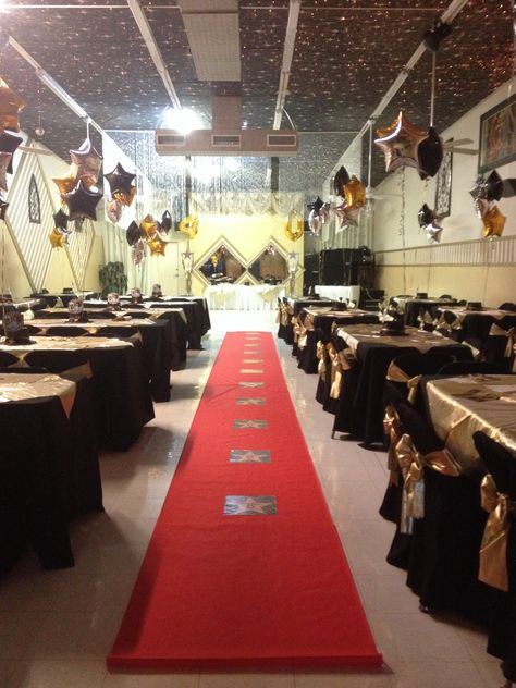 One of our event with a Grammys theme Night At The Grammys Party, Grammy Themed Party, Grammys Party Ideas, Prek Prom, Semi Formal Themes, Prom Theme Decorations, Volunteer Christmas, Old Hollywood Prom, End Of The Year Celebration