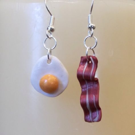 Adorable Handmade Bacon And Egg Earrings. Sterling Silver Plated Ear Wires. * Boutique Cute Weird Earrings, Clay Earrings Animals, Funny Earrings Diy, Clay Earrings Idea, Pancake Earrings, Bacon Earrings, Wacky Earrings, Clay Earrings Ideas, Cute Clay Earrings