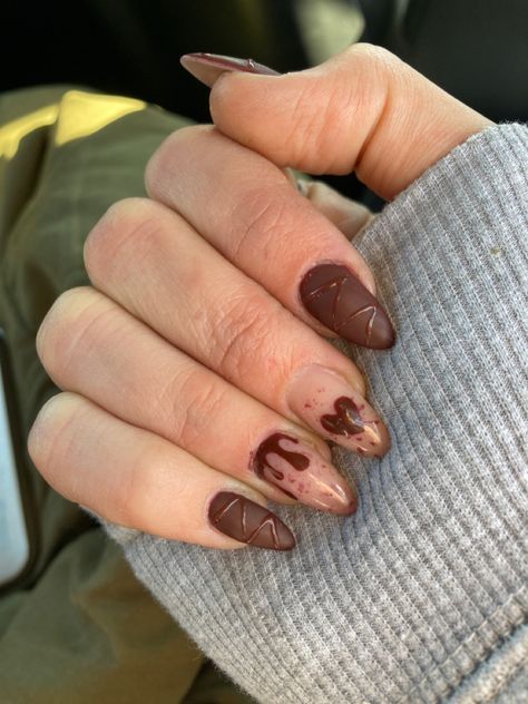 Chocolate Inspired Nails, Chocolate Nail Ideas, Chocolate Christmas Nails, Brown Nails Christmas, Light Brown Nail Ideas, Nails Ideas Brown, Chocolate Nails Design, Coffee Nails Designs, Hot Chocolate Nails