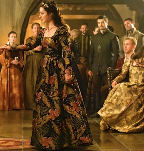 Mary on Reign 4x03 Mary From Reign Dresses, Mary Reign Dresses, Mary Queen Of Scots Reign Dresses, Queen Mary Reign, Reign Outfits, Drama Clothes, Marie Stuart, Reign Mary, Reign Fashion