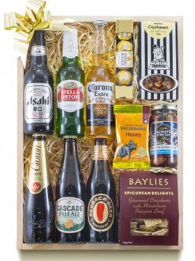 Beer O'Clock - Beer Gift Hamper Beer Hampers Gift Ideas, Beer Present Ideas Diy, Snack Basket Ideas For Men, Beer Basket Ideas For Men, Beer Box Gift Ideas, Beer Present Ideas, Beer Gift Basket For Men, Craft Beer Gift Basket, Beer Gift Basket