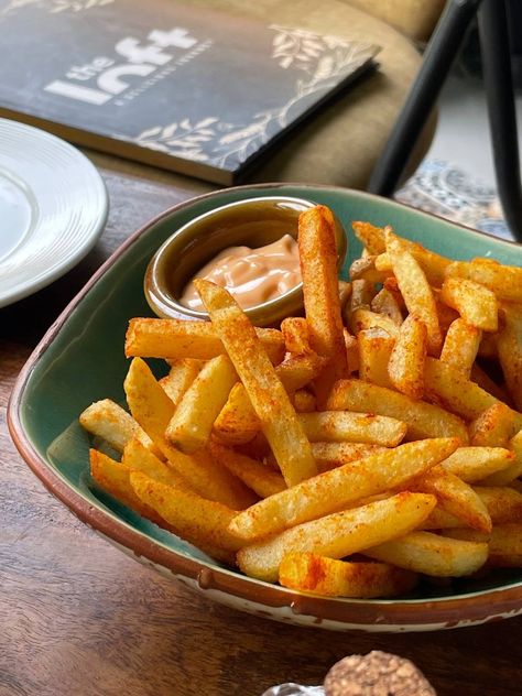 Food Fries Aesthetic, French Fries Aesthetic, Fries Photography, Peri Peri Fries, Fries Aesthetic, Food Shoot, Food Reference, Quotes Background, Loaded Fries