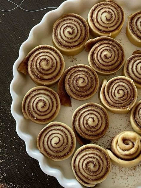 Winter Baking Aesthetic, Cinnamon Rolls Aesthetic, Am I A Bad Person, Self Growth, Think Food, Bad Person, Find Peace, Food Obsession, Break Free