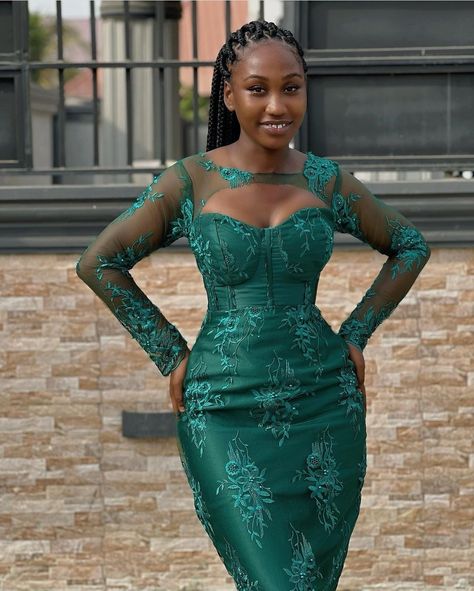 Straight Gown Styles, Lace Short Gown Styles, Green Ankara, Lace Styles For Wedding, Nigerian Lace Dress, Ankara Styles For Ladies, Aso Ebi Lace Styles, Lace Dress Classy, Nigerian Lace Styles Dress