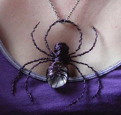 Boris - a purple wire-wrapped spider pendant with quartz *sold* | Flickr - Photo Sharing! Wire Halloween Jewelry, Halloween Wire Wrapped Jewelry, Wire Spider, Spider Pendant, Jewellery Wire, Bullet Earrings, Spider Necklace, Beaded Spiders, Beaded Jewels