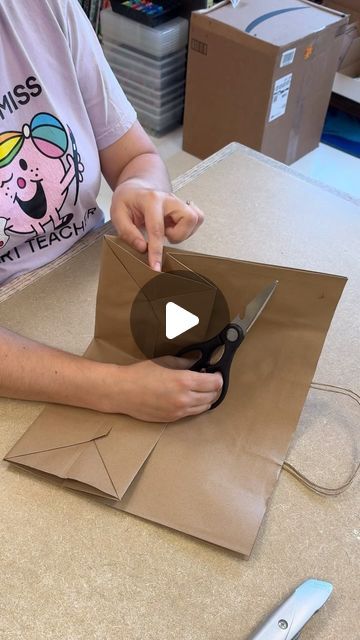 Katie Allain 🎨 on Instagram: "Paper Bag Portfolio Prep!! I learned this awesome trick from @nylah.khan years ago and have been using it ever since. Most of our paper bags we use for portfolios are donated. (Love @traderjoes bags because they are so sturdy) but I do buy extras to make sure we have enough for all the students.   We start by trimming off the two short sides of the bottom panel. We fold down the rectangle panel to flatten the bag. Next, you can reach your arms into the bag and pop out the gussets to flatten the bag into a perfect flat folder to safely hold all of the student’s 2D artworks for transporting home. The handles make carrying them easy for little hands and the bags extend wide enough to fit large format artworks! They are our favorite way to organize and bring home Paper Bag Art Portfolio, Decorating Plain Gift Bags Brown Paper, Paper Bag Portfolio, How To Make Carry Bag With Paper, Large Paper Bag Crafts, What To Do With Paper Bags, Paper Carry Bag, Make Paper Bag, Bag Portfolio