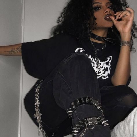 Afro Goth, Afro Punk Fashion, Dope Shirt, Alt Outfits, Black Goth, Goth Women, Pretty Ppl, Alt Girl, Afro Punk