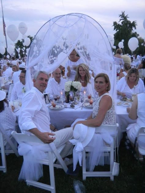 these guests went all out and have a tent for their table at Diner en Blanc Cincinnati, 2012 Seventeen Birthday Ideas, Dinner In Blanc, Senior Brunch, White Dinner Party, Elegant Picnic, Seventeen Birthday, Pop Up Picnic, Pop Up Party, Law School Graduation Party