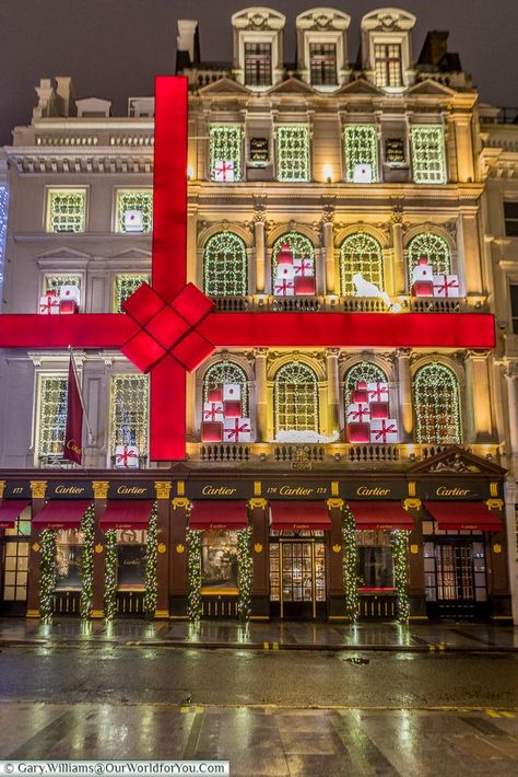 Couture Stores, Cartier Store, London At Christmas, Winter Picture, Christmas Marketing, Christmas In England, Highgate Cemetery, London Christmas, London Tours