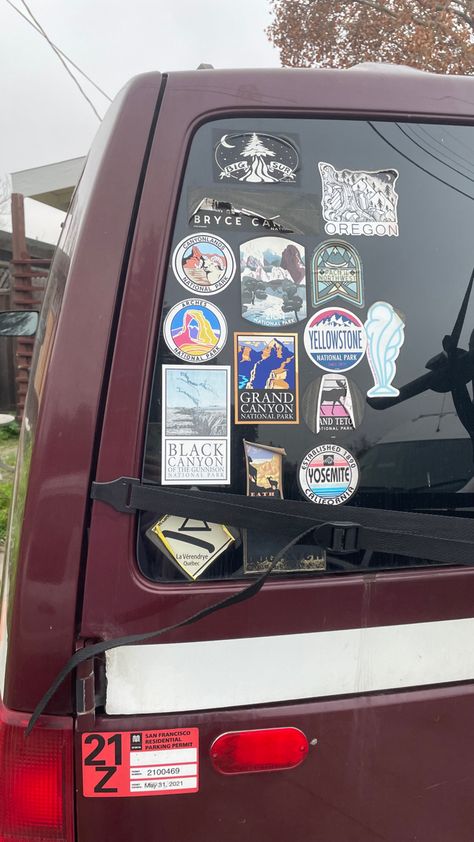 Car With Stickers On Back, Decorated Car Exterior, Granola Car Stickers, Old Car Decor Ideas, Hippie Car, Car Deco, Cool Car Accessories, Grand Canyon National Park, Pretty Cars