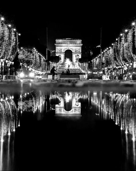 White Paris Aesthetic, Black And White Paris Aesthetic, Black And White Paris, Fine Photography, Paris Aesthetic, Paris, Black And White, Photography, White